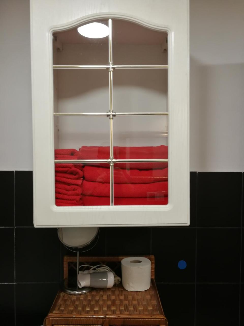 קרקוב Cosy Dungeon Double Room With Ac מראה חיצוני תמונה