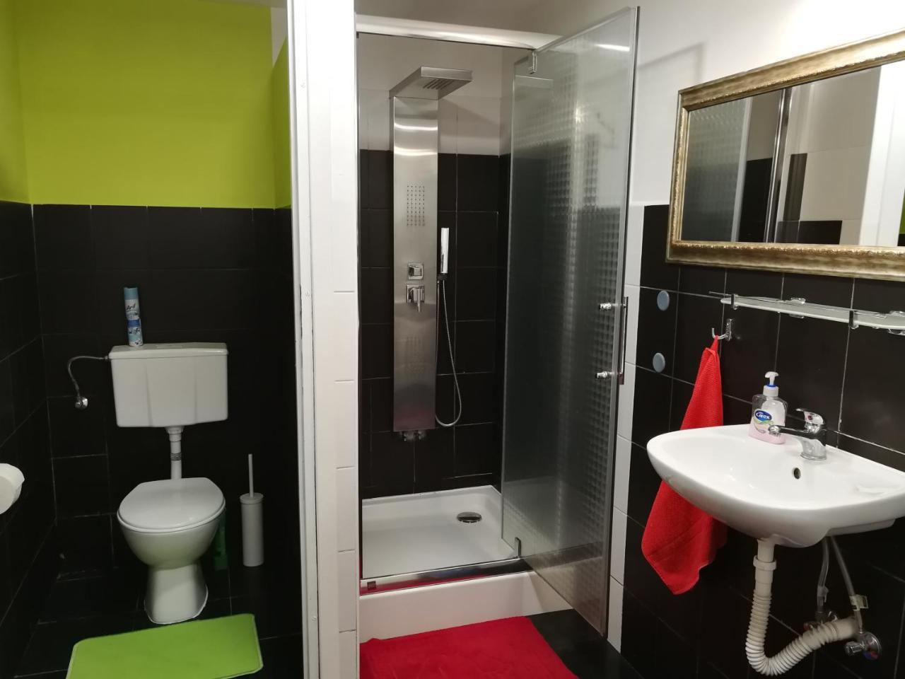 קרקוב Cosy Dungeon Double Room With Ac מראה חיצוני תמונה